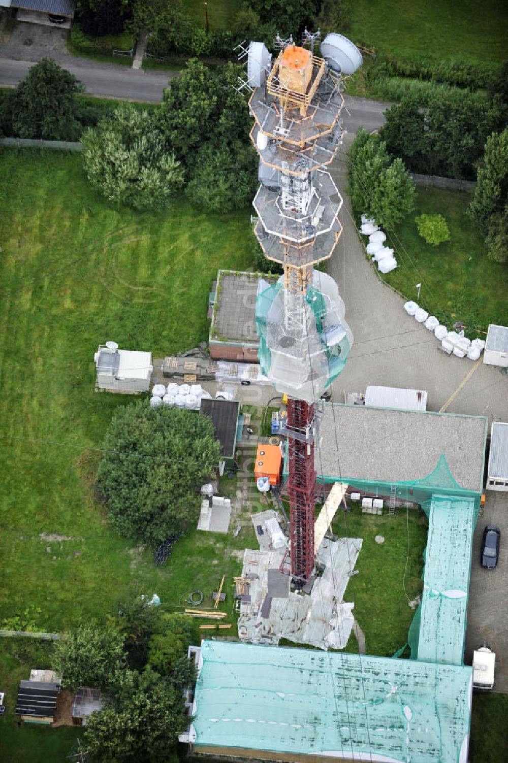 Luftaufnahme Garding - Sanierungsarbeiten am Sendemast Garding / Eiderstedt