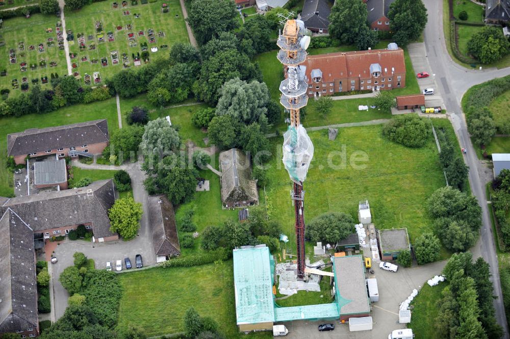 Garding aus der Vogelperspektive: Sanierungsarbeiten am Sendemast Garding / Eiderstedt