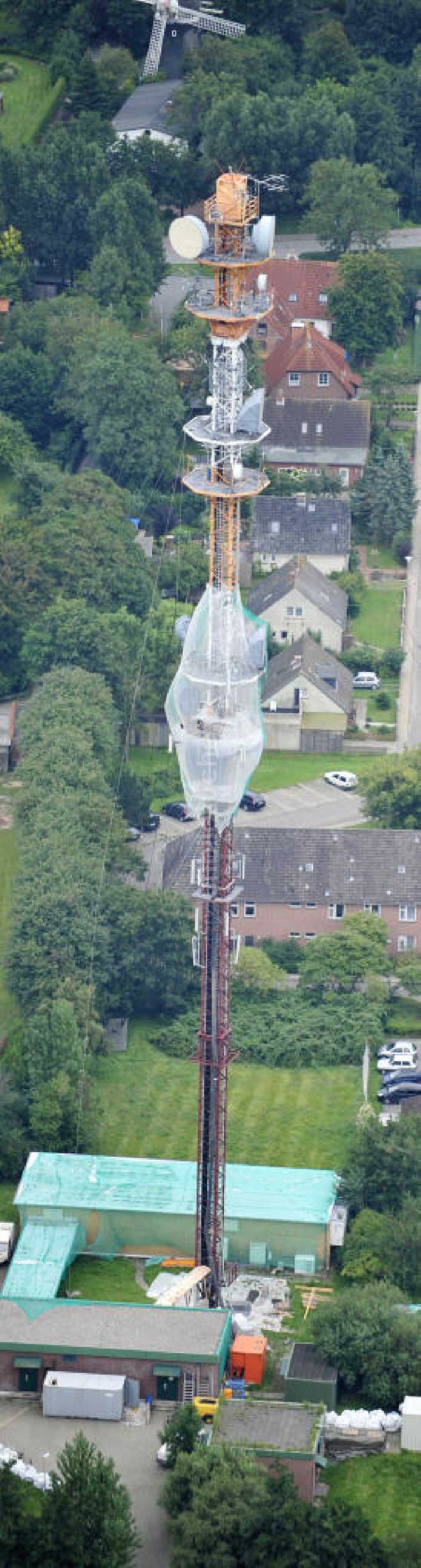 Luftbild Garding - Sanierungsarbeiten am Sendemast Garding / Eiderstedt