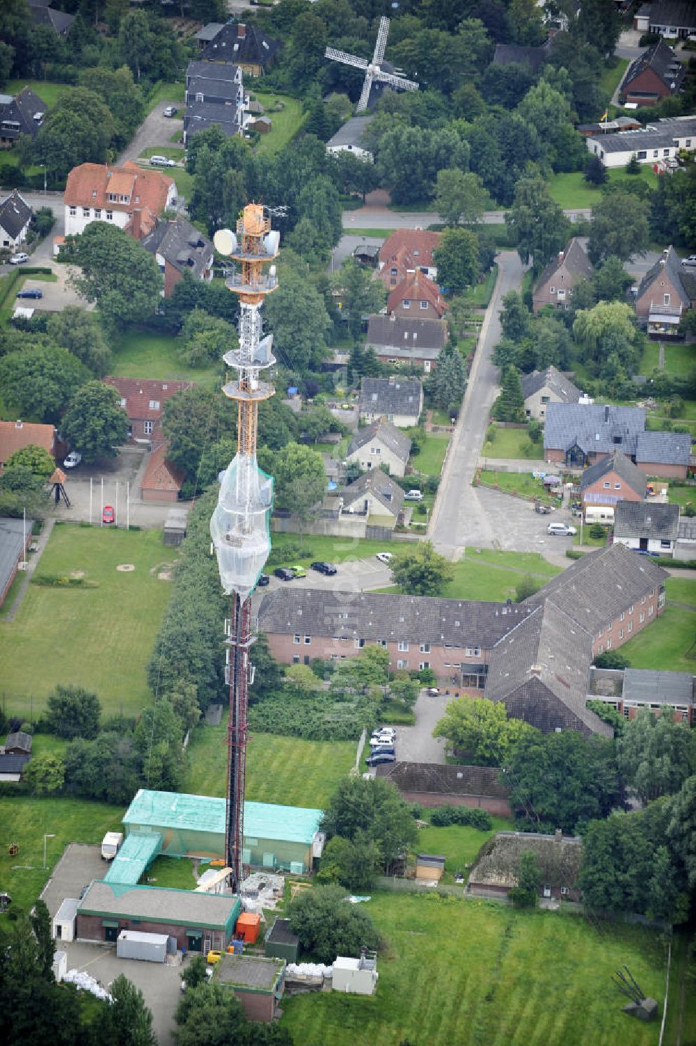 Luftaufnahme Garding - Sanierungsarbeiten am Sendemast Garding / Eiderstedt