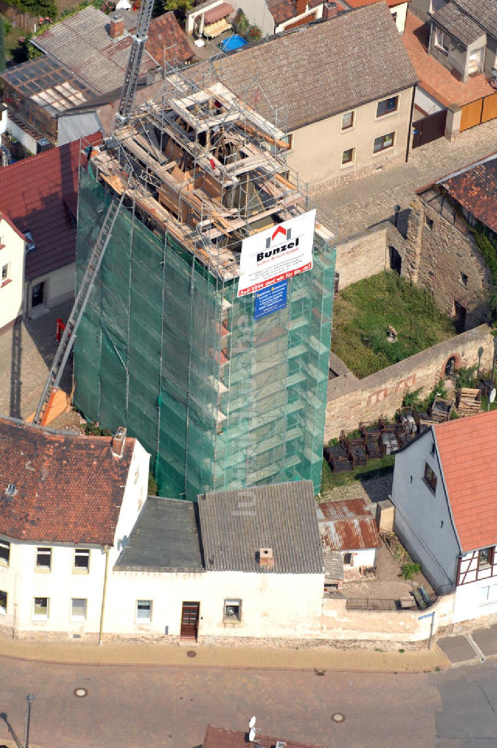 Luftaufnahme - Sanierungsarbeiten an der St.Wigberti Kirche in Allstedt