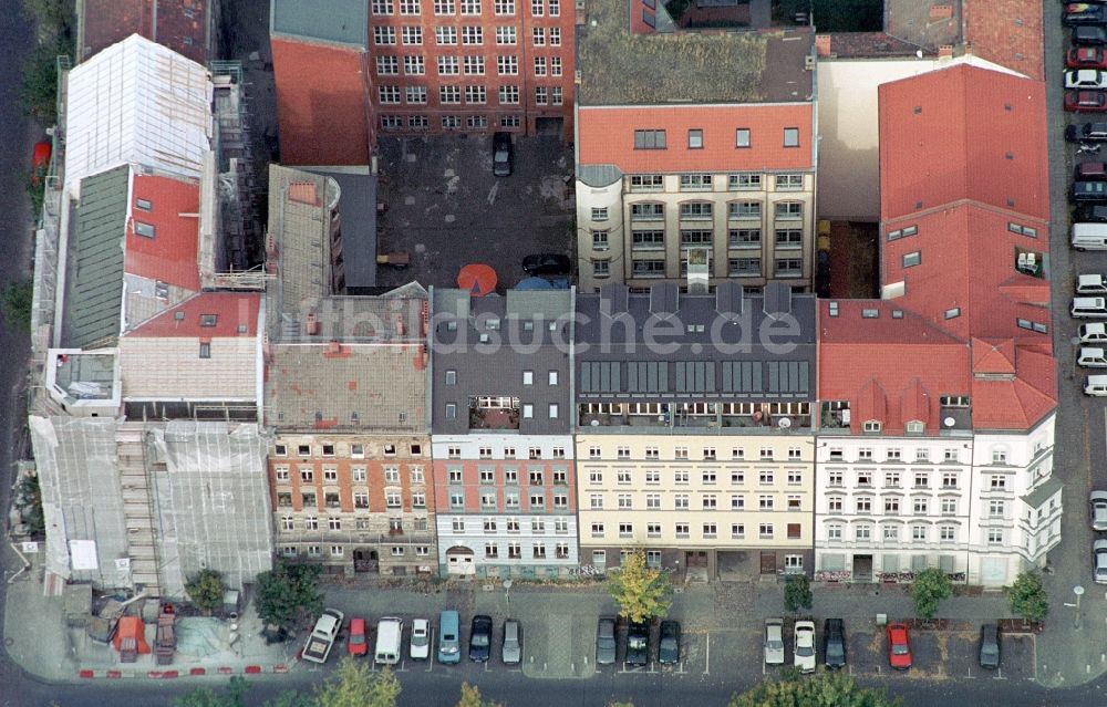 Berlin aus der Vogelperspektive: Sanierungsgebiet im Altbau- Wohngebiet am Teutoburger Platz in Berlin Prenzlauer Berg