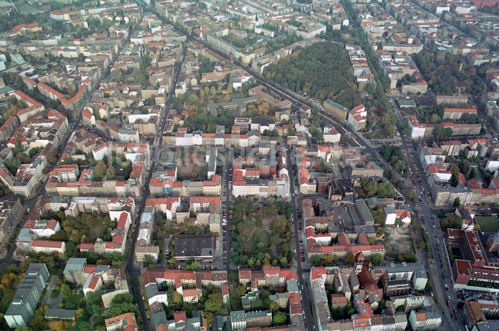 Luftaufnahme Berlin - Sanierungsgebiet im Altbau- Wohngebiet am Teutoburger Platz in Berlin Prenzlauer Berg