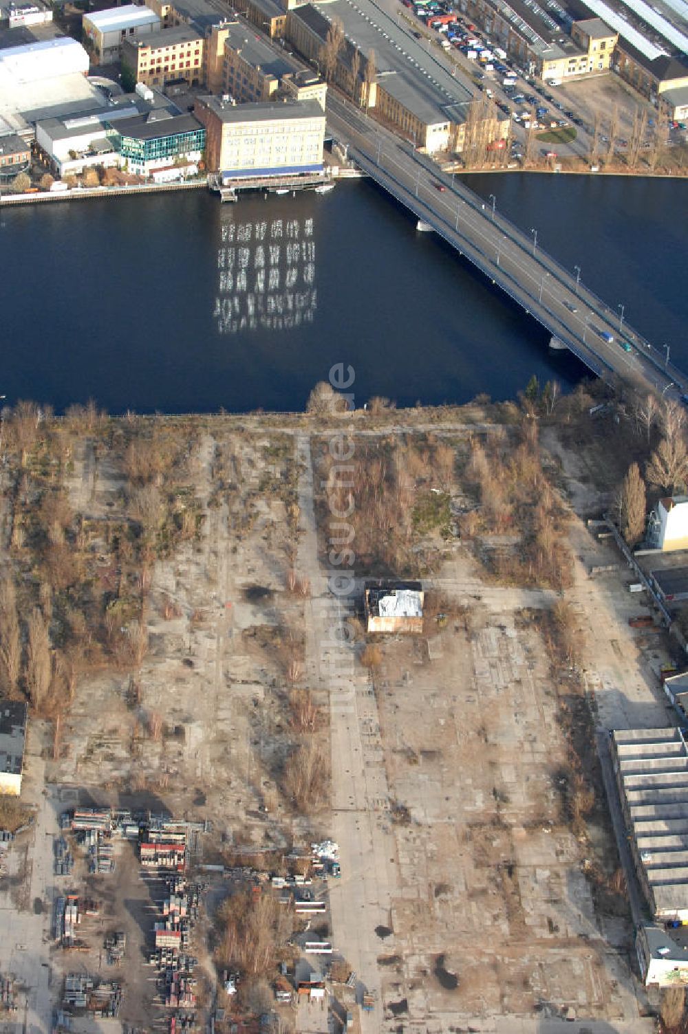 Berlin aus der Vogelperspektive: Sanierungsgebiet Niederschöneweide und Treskowbrücke in Berlin