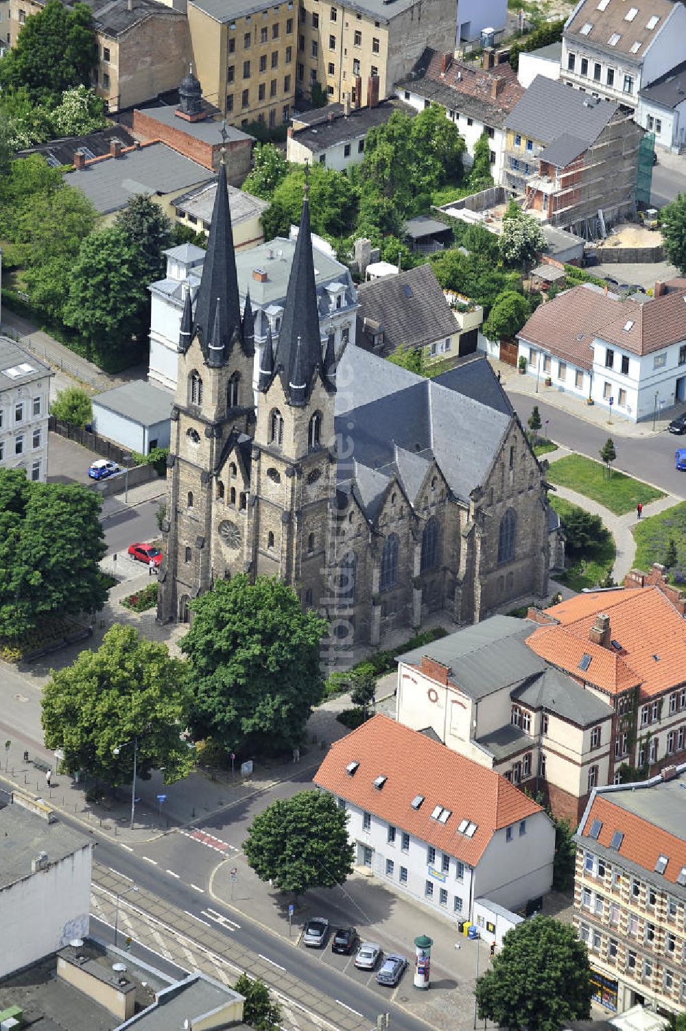 MAGDEBURG von oben - Sankt-Ambrosius-Kirche im Magdeburger Stadtteil Sudenburg