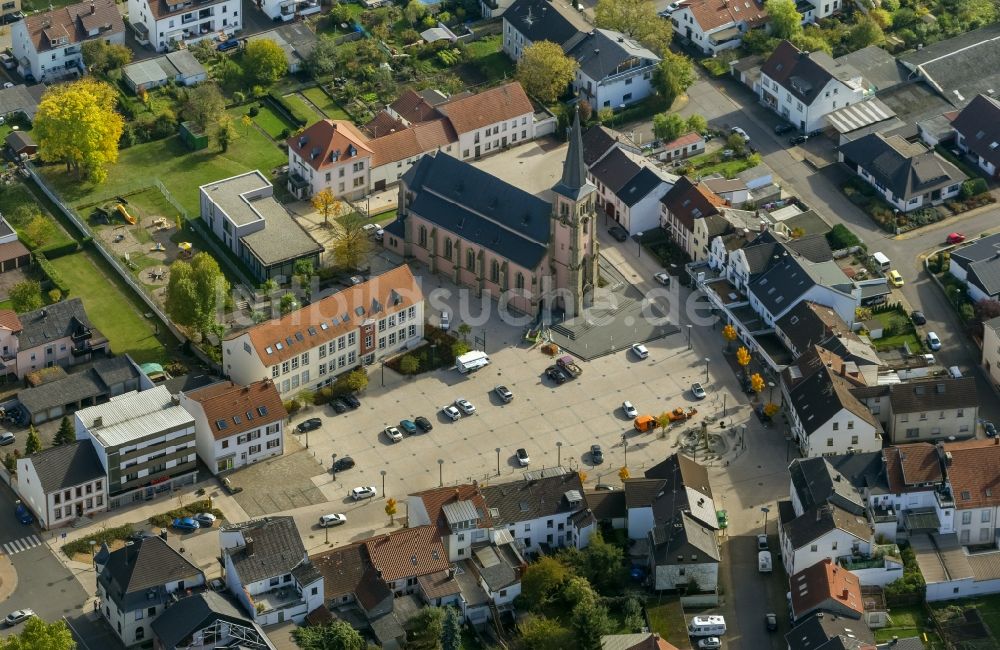 Luftaufnahme Dillingen OT Pachten - Sankt Maximin Kirche in Dillingen - Pachten im Saarland