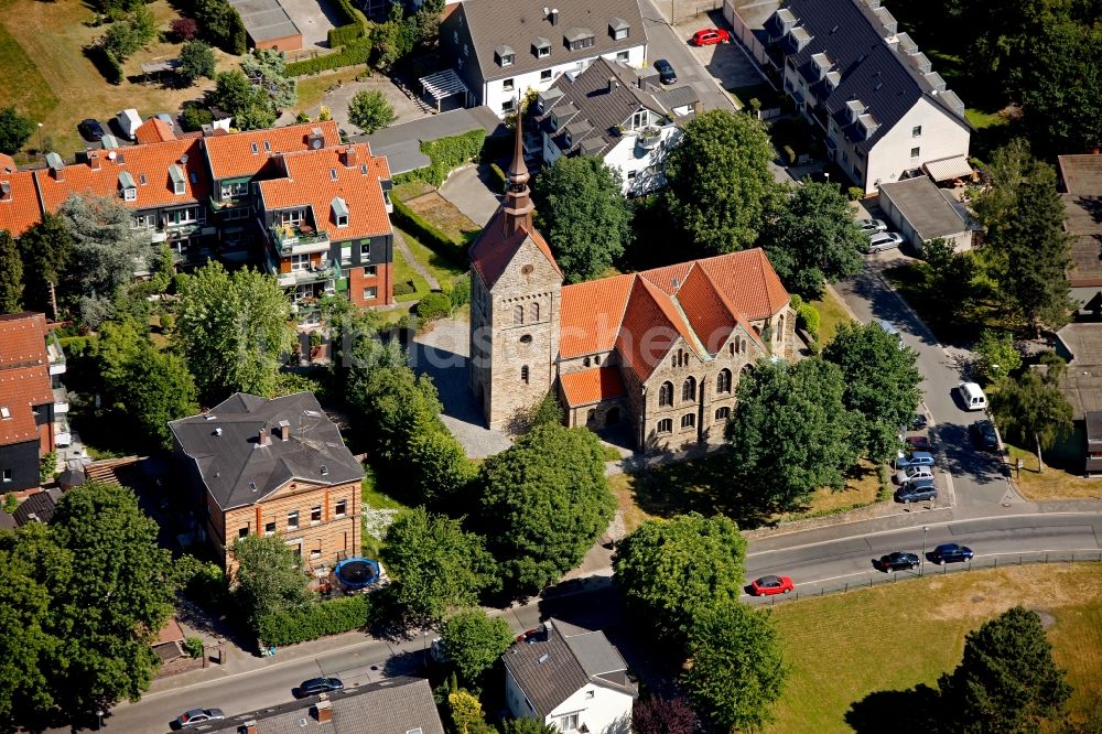 Luftaufnahme Bochum OT Harpen - Sankt-Vinzentius-Kirche im Ortsteil Harpen von Bochum im Bundesland Nordrhein-Westfalen