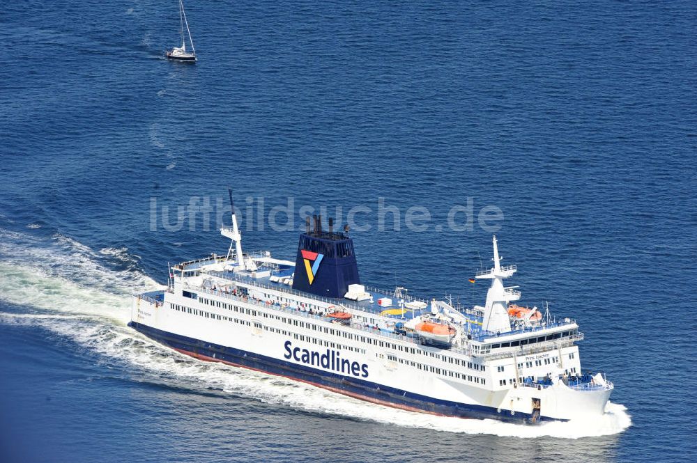 ROSTOCK - WARNEMÜNDE aus der Vogelperspektive: Scandlines Fähre vor der Ostseeküste Warnemünde