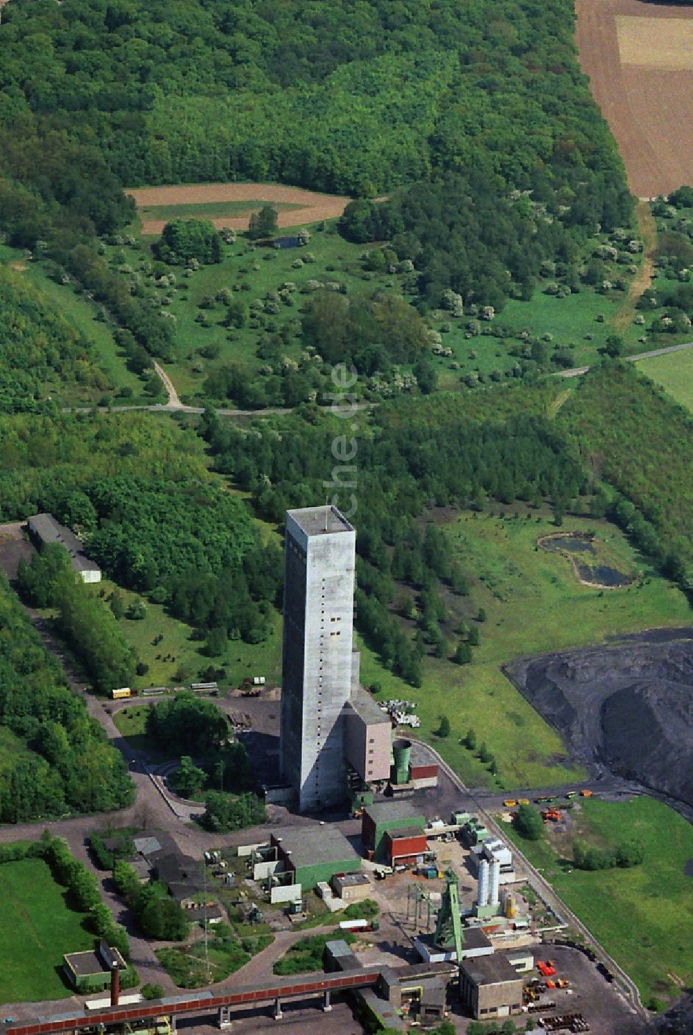 Luftbild Kamp-Lintfort - Schachtanlage der Steinkohlenzeche Rossenray im nördlichen Stadtgebiet von Kamp-Lintfort Kamp-Lintfort im Bundesland Nordrhein-Westfalen