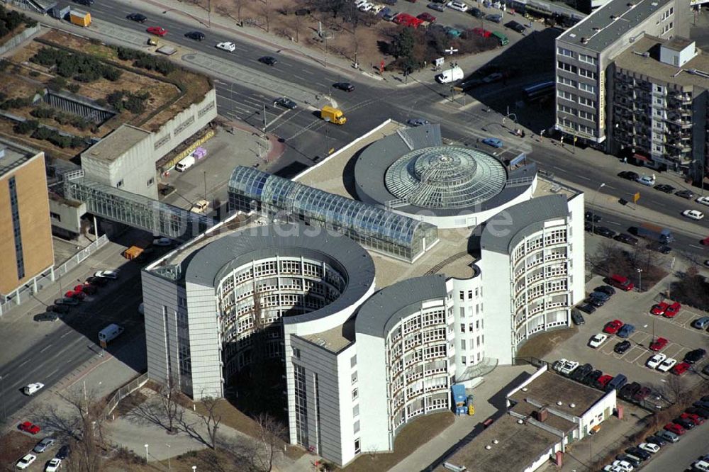 Luftaufnahme Berlin - WEDDING - Schering-Gelände an der Müllerstraße in Berlin-Wedding. 1995