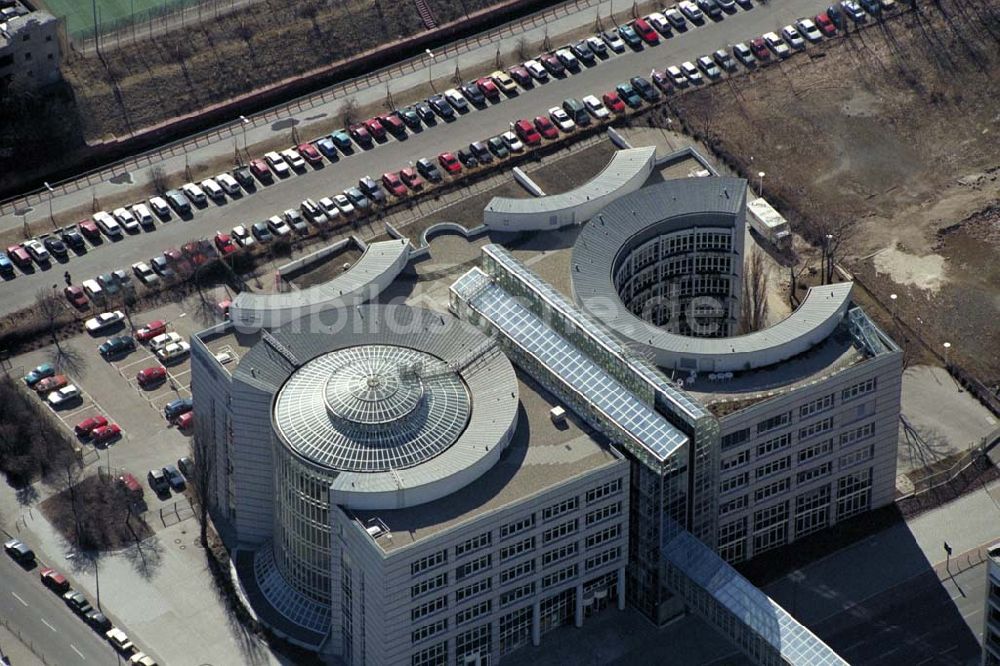 Luftbild Berlin - WEDDING - Schering-Gelände an der Müllerstraße in Berlin-Wedding. 1995