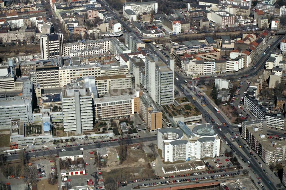 Berlin - WEDDING aus der Vogelperspektive: Schering-Gelände an der Müllerstraße in Berlin-Wedding. 1995