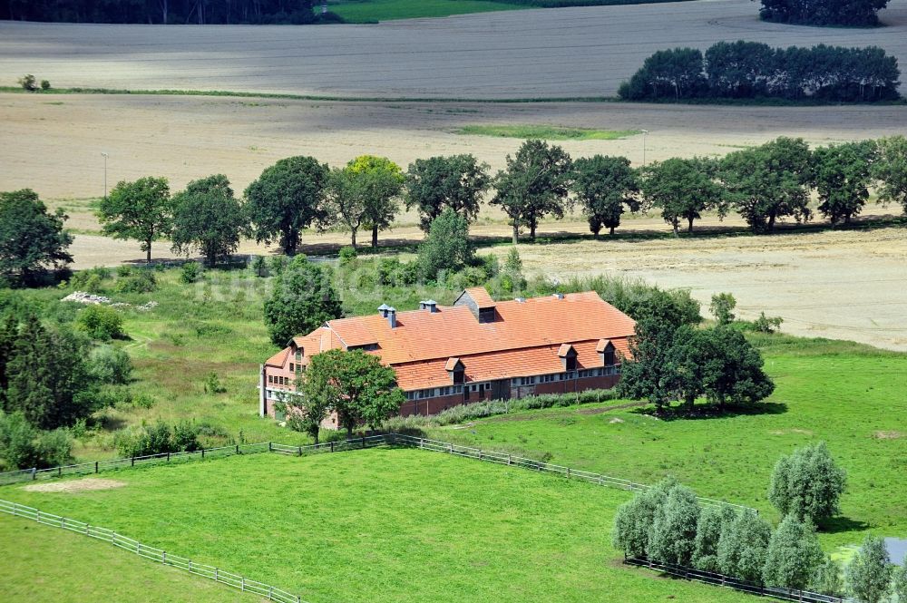 Schwasdorf aus der Vogelperspektive: Scheune in Poggelow in Mecklenburg-Vorpommern