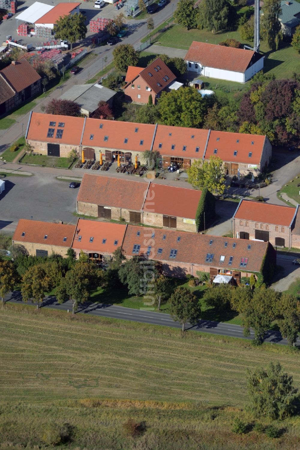 Kremmen von oben - Scheunen - Viertel der Kleinstadt Kremmen im Bundesland Brandenburg