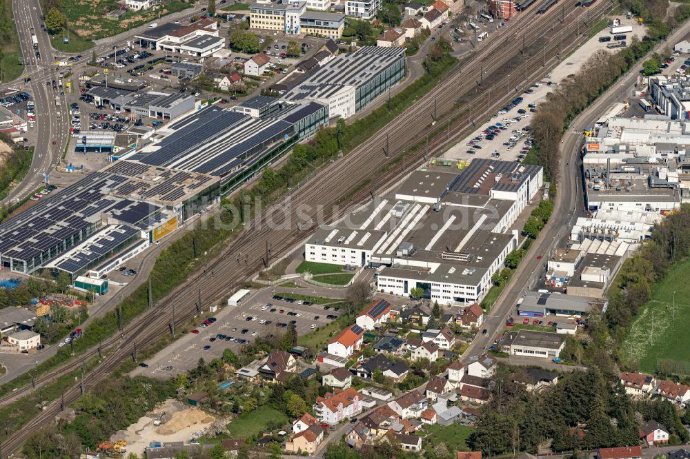 Bretten aus der Vogelperspektive: Schienen- Gleis- und Oberleitungsstrang im Streckennetz der Deutschen Bahn in Bretten im Bundesland Baden-Württemberg, Deutschland