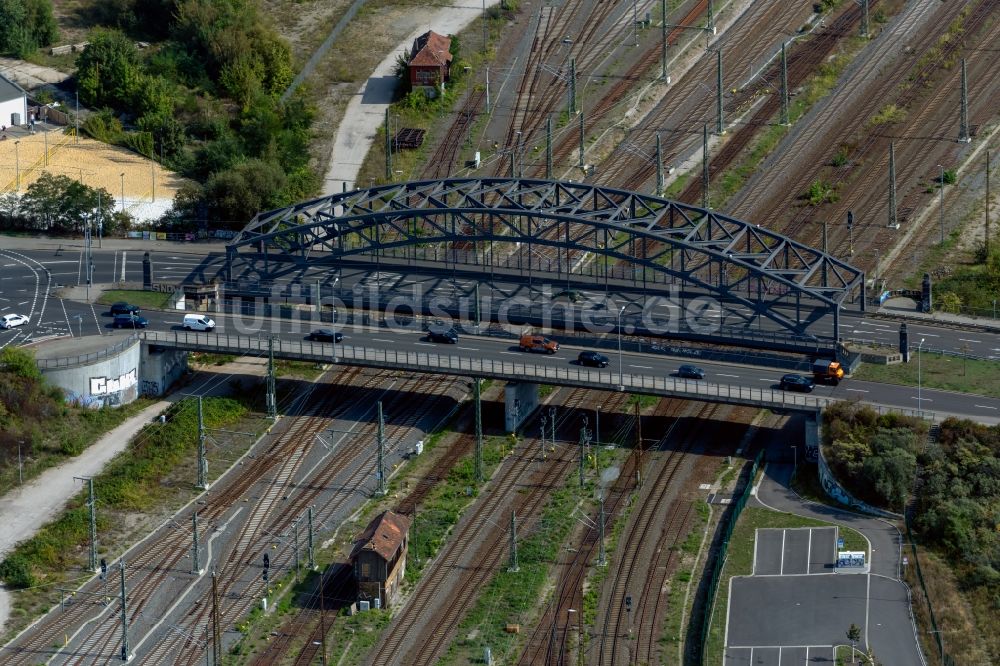 Luftbild Leipzig - Schienen- Gleis- und Oberleitungsstrang im Streckennetz der Deutschen Bahn in Leipzig im Bundesland Sachsen, Deutschland