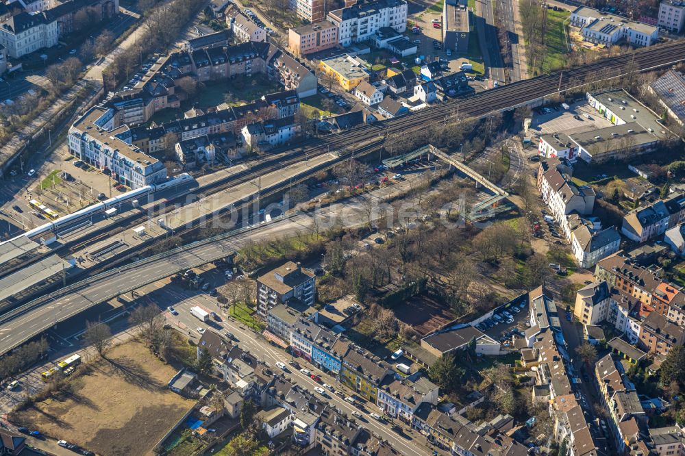 Mülheim an der Ruhr aus der Vogelperspektive: Schienen- Gleis- und Oberleitungsstrang im Streckennetz der Deutschen Bahn in Mülheim an der Ruhr im Bundesland Nordrhein-Westfalen, Deutschland