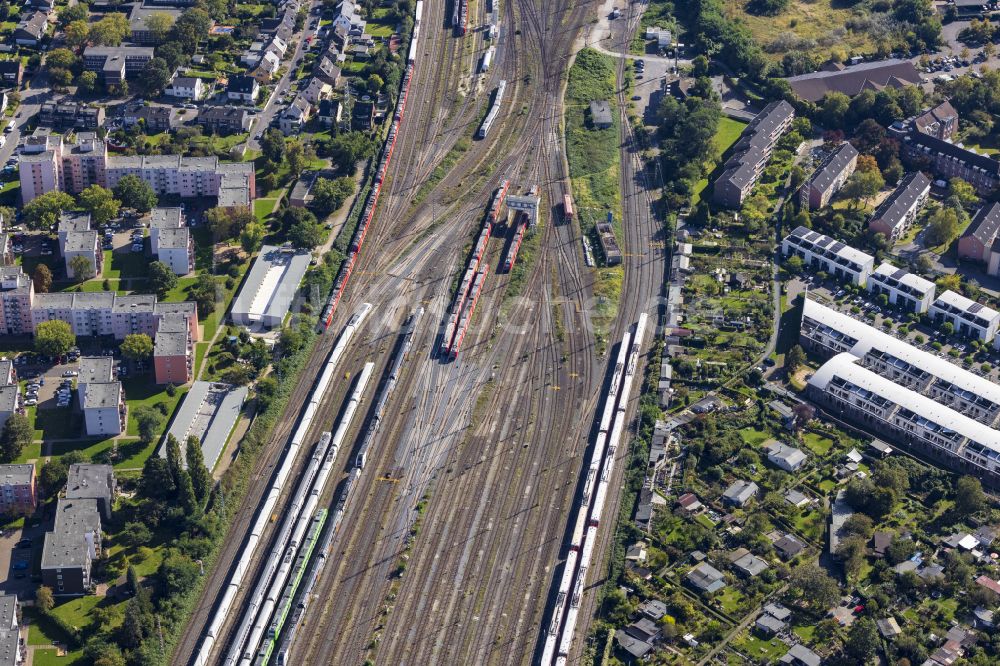 Düsseldorf von oben - Schienen und Gleisverlauf- im Streckennetz der Deutschen Bahn in Düsseldorf im Bundesland Nordrhein-Westfalen, Deutschland