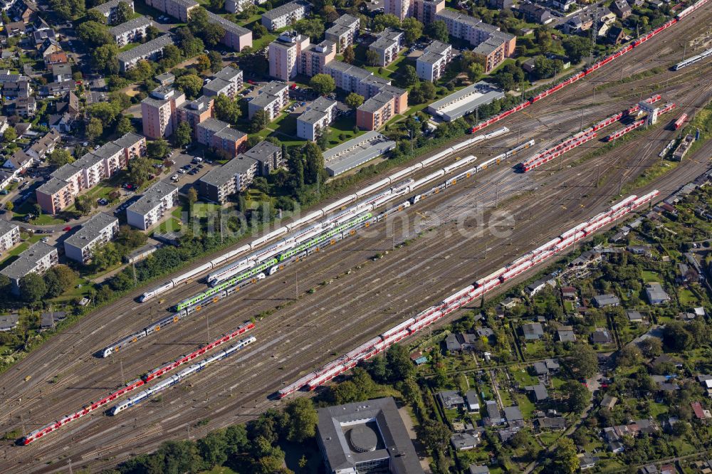 Düsseldorf aus der Vogelperspektive: Schienen und Gleisverlauf- im Streckennetz der Deutschen Bahn in Düsseldorf im Bundesland Nordrhein-Westfalen, Deutschland