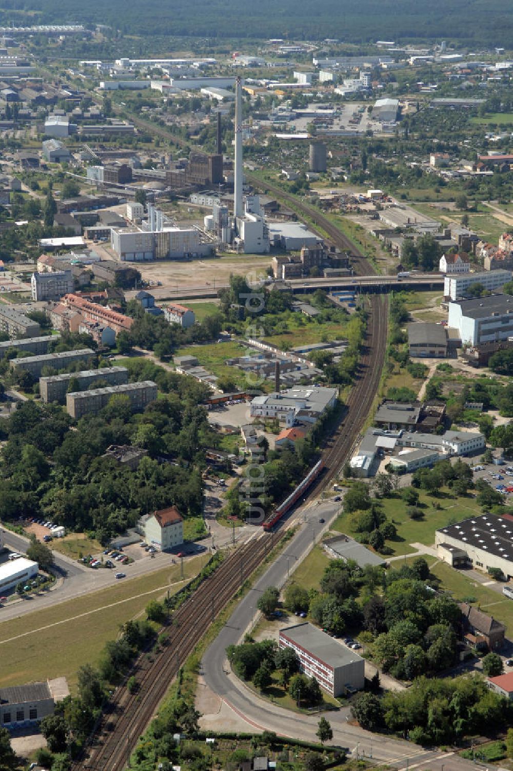 Luftaufnahme Dessau - Schienentrasse der Deutschen Bahn in Nord / Süd- Richtung von Dessau nach Wolfen