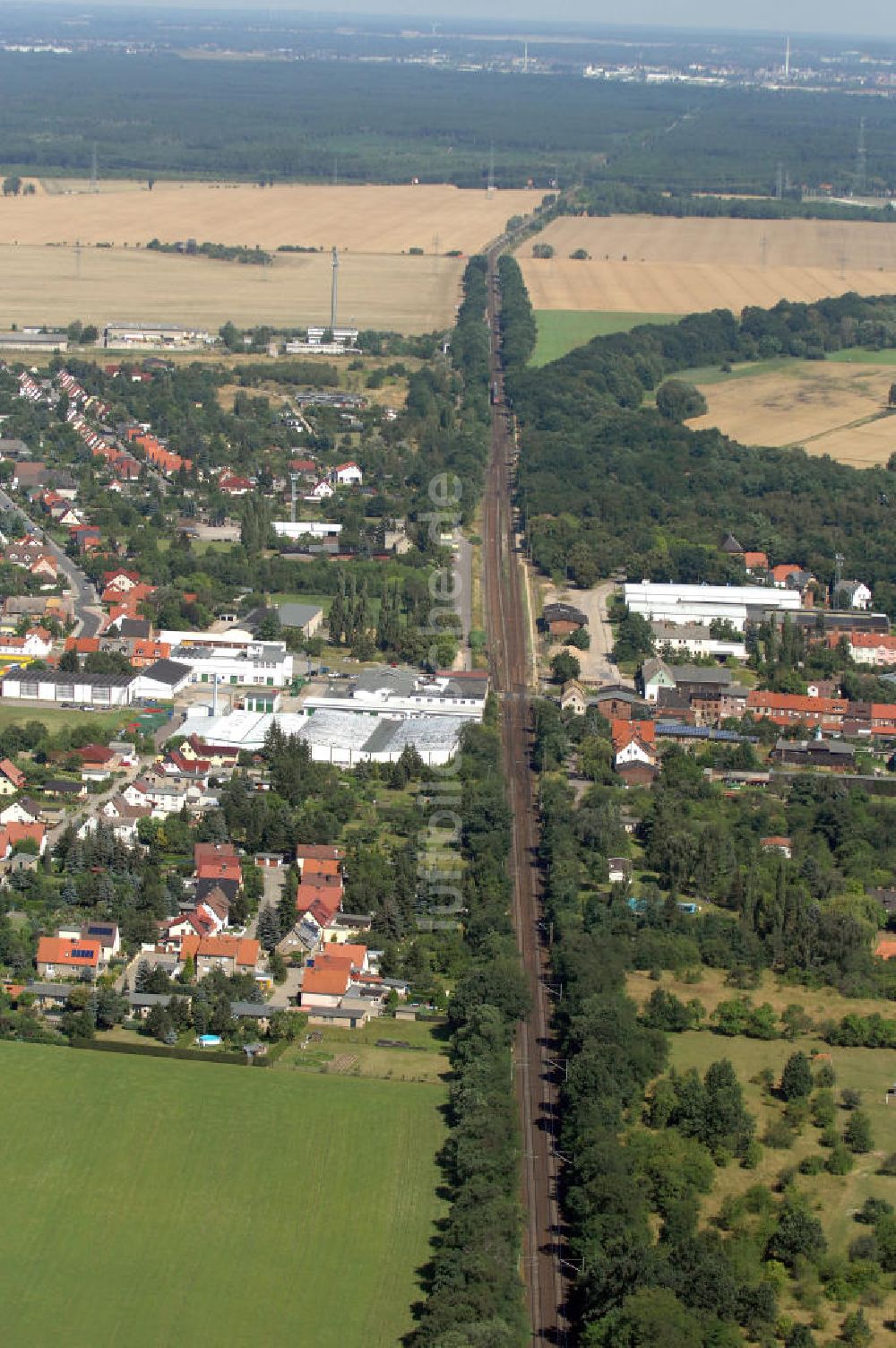 Luftbild Wolfen - Schienentrasse der Deutschen Bahn in Nord / Süd- Richtung von Dessau nach Wolfen-Bitterfeld