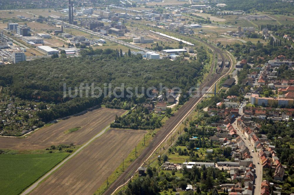 Wolfen von oben - Schienentrasse der Deutschen Bahn in Nord / Süd- Richtung von Dessau nach Wolfen-Bitterfeld