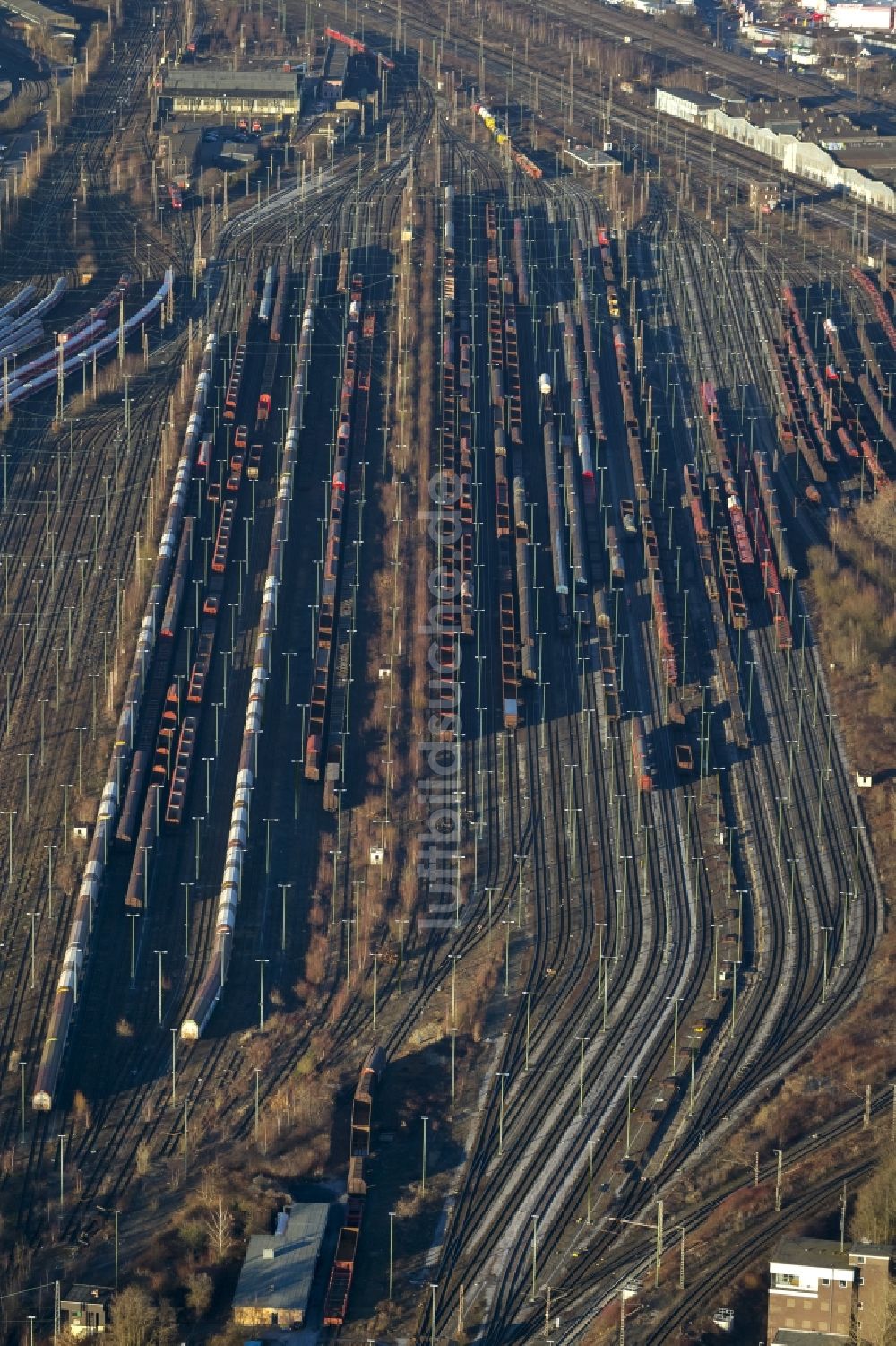 Luftaufnahme Hamm - Schienenverkehr auf dem Rangier- und Güterbahnhof in Hamm im Bundesland Nordrhein-Westfalen