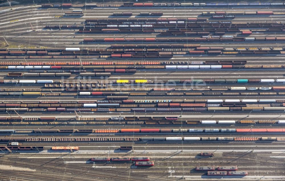 Luftaufnahme Hamm - Schienenverkehr auf dem Rangier- und Güterbahnhof in Hamm im Bundesland Nordrhein-Westfalen