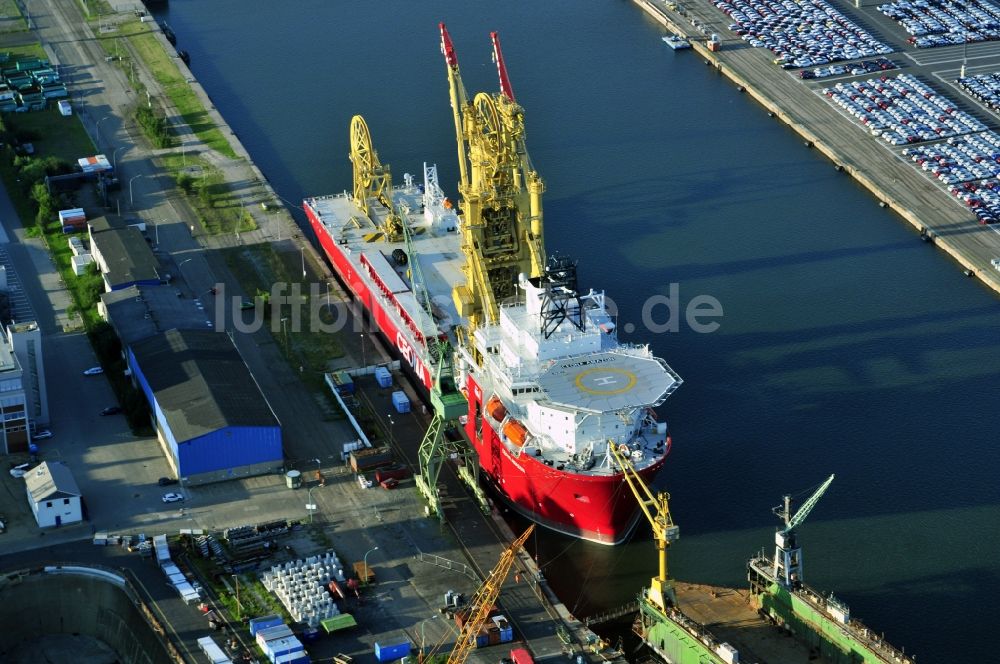 Bremerhaven aus der Vogelperspektive: Schiff - Spezialschiff CEONA AMAZON im Hafen in Bremerhaven im Bundesland Bremen