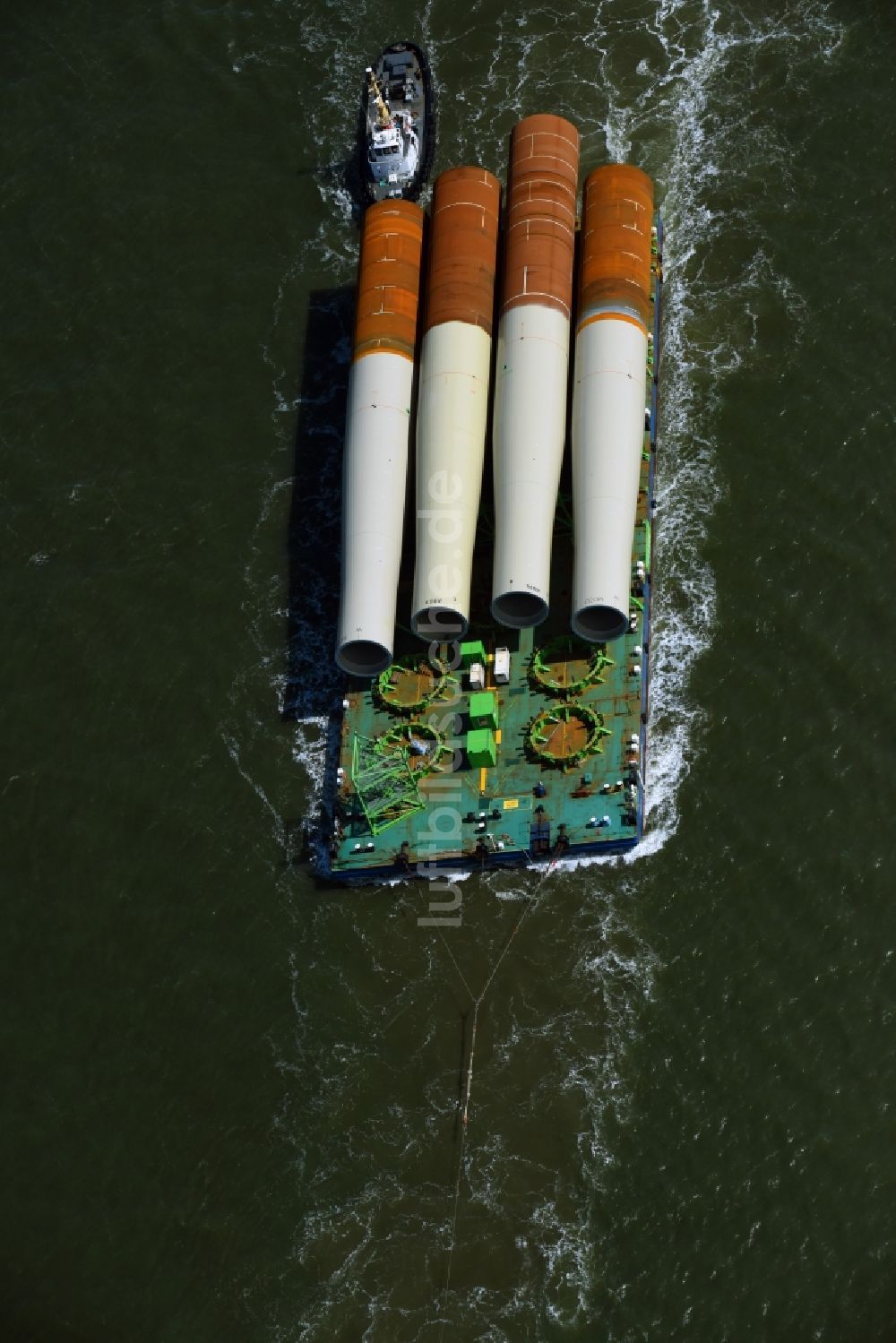 Cuxhaven von oben - Schiff - Spezialschiff in Fahrt für die GeoSea, das Offshore-Wasserbauunternehmen der DEME-Group in Cuxhaven im Bundesland Niedersachsen, Deutschland