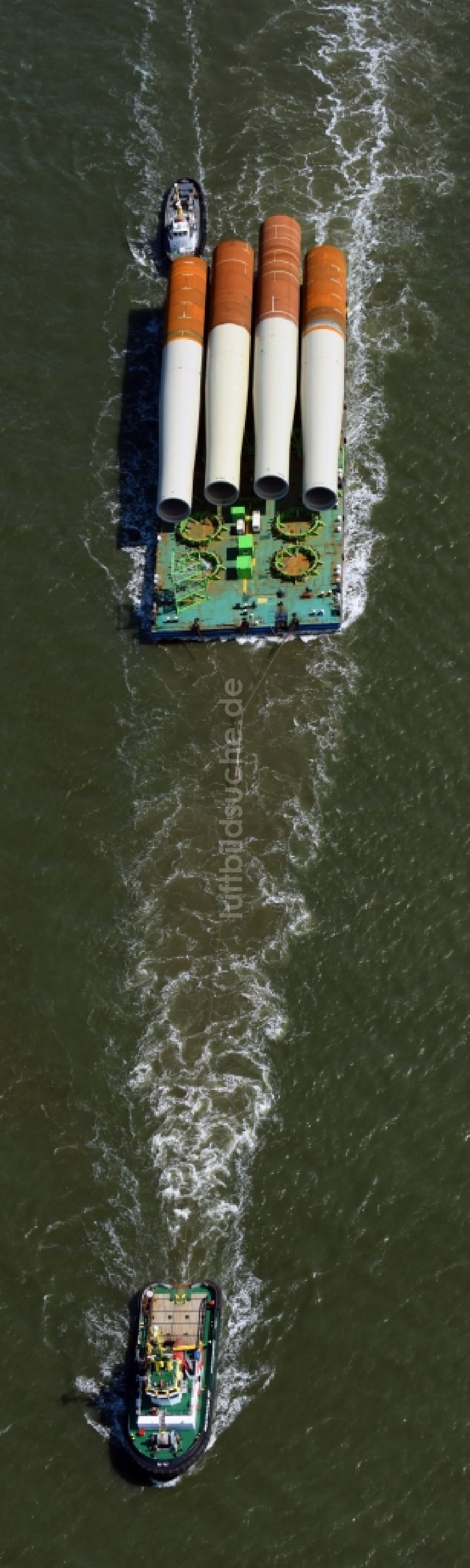 Luftbild Cuxhaven - Schiff - Spezialschiff in Fahrt für die GeoSea, das Offshore-Wasserbauunternehmen der DEME-Group in Cuxhaven im Bundesland Niedersachsen, Deutschland