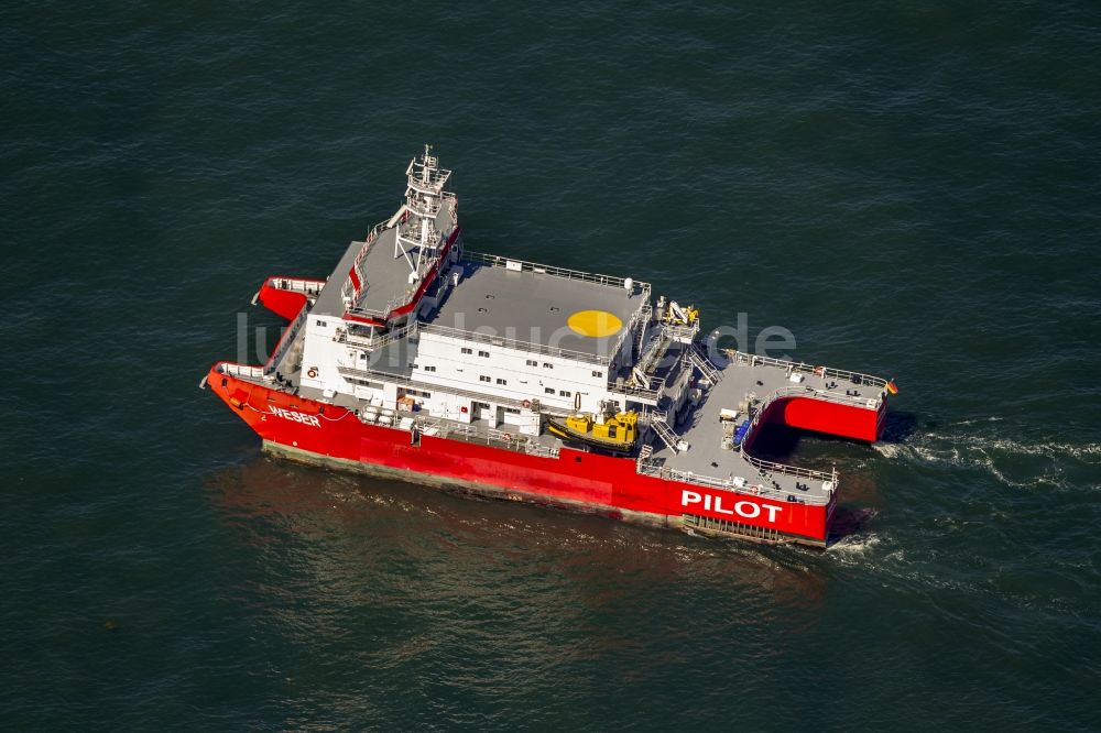 Wangerooge aus der Vogelperspektive: Schiff Weser bei Wangerooge im Bundesland Niedersachsen