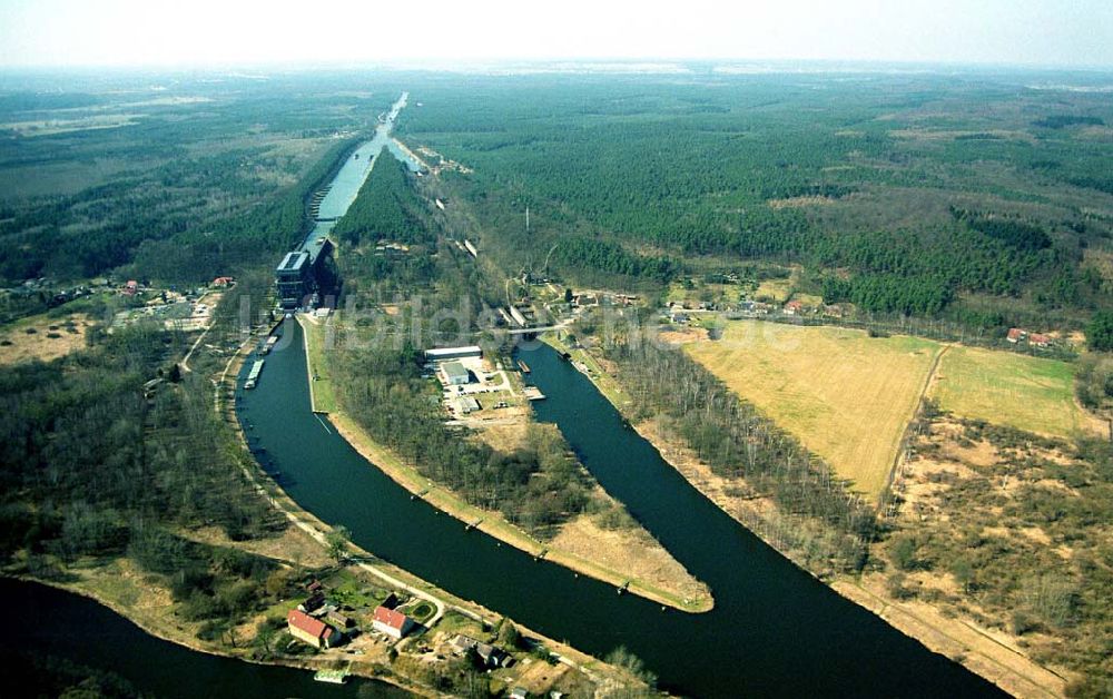 Luftaufnahme Niederfinow - Schiffshebewerk am Finowkanal