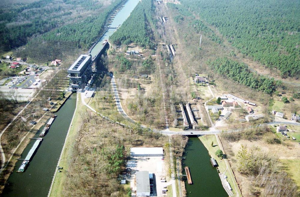 Luftaufnahme Niederfinow - Schiffshebewerk am Finowkanal