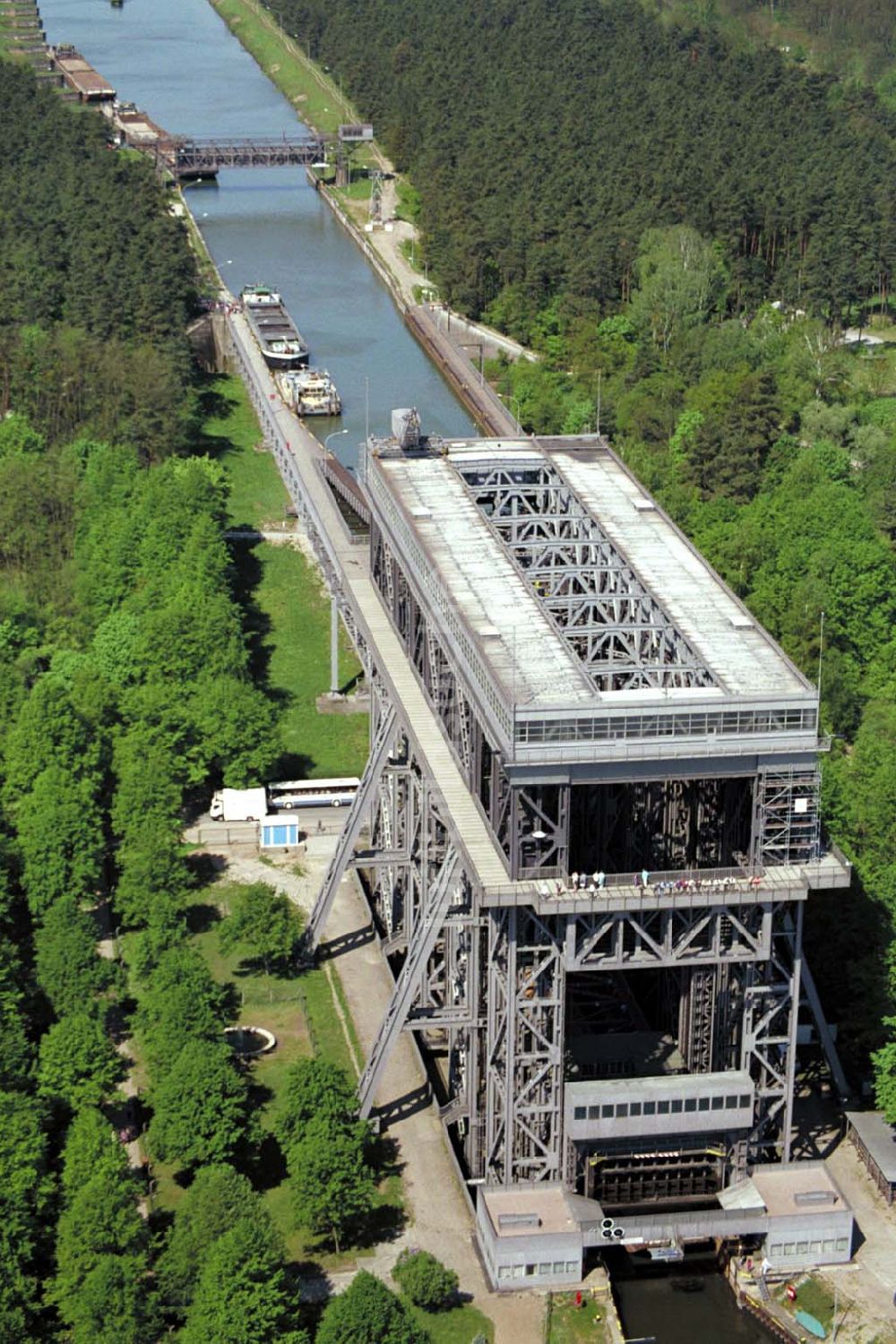 Niederfinow / Brandenburg aus der Vogelperspektive: Schiffshebewerk Niederfinow.