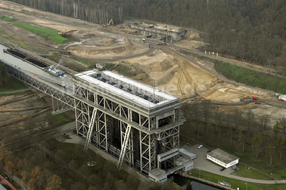 Niederfinow aus der Vogelperspektive: Schiffshebewerk Niederfinow mit Erweiterungsbaustelle und Neubaufläche