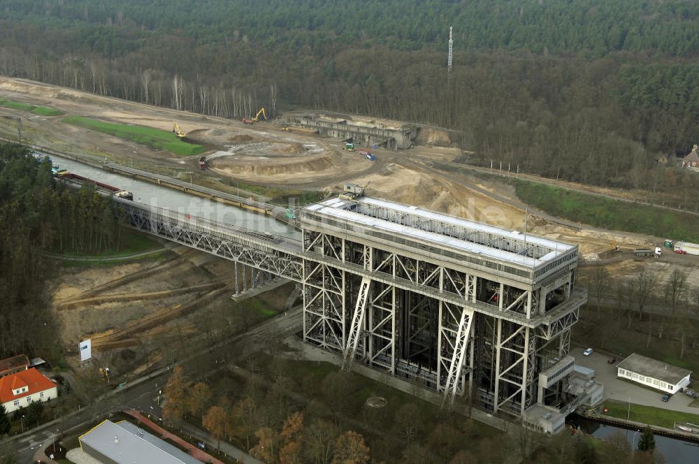 Niederfinow von oben - Schiffshebewerk Niederfinow mit Erweiterungsbaustelle und Neubaufläche