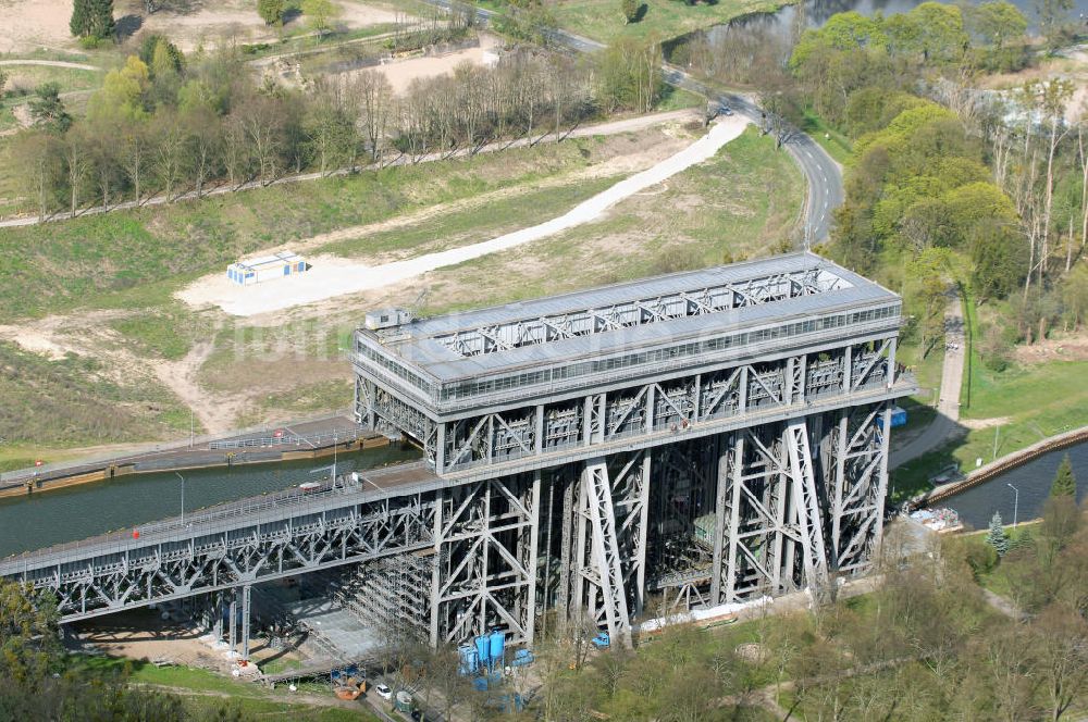 Niederfinow von oben - Schiffshebewerk Niederfinow mit Neubaufläche