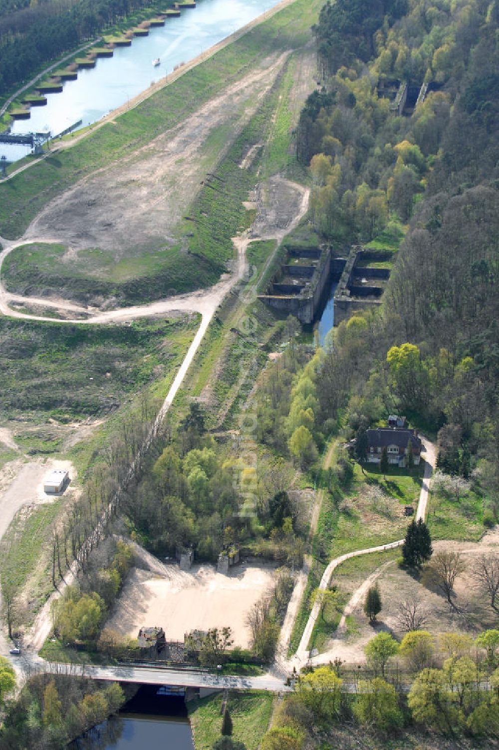 Luftbild Niederfinow - Schiffshebewerk Niederfinow mit Neubaufläche