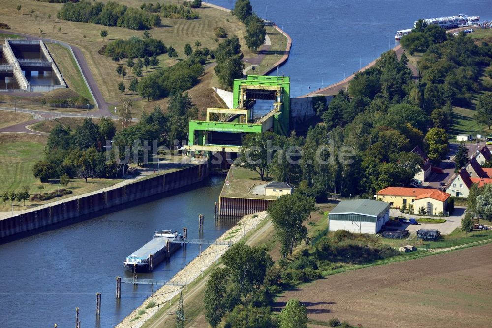 Magdeburg von oben - Schiffshebewerk Rothensee am Wasserstraßenkreuz Magdeburg in Sachsen-Anhalt