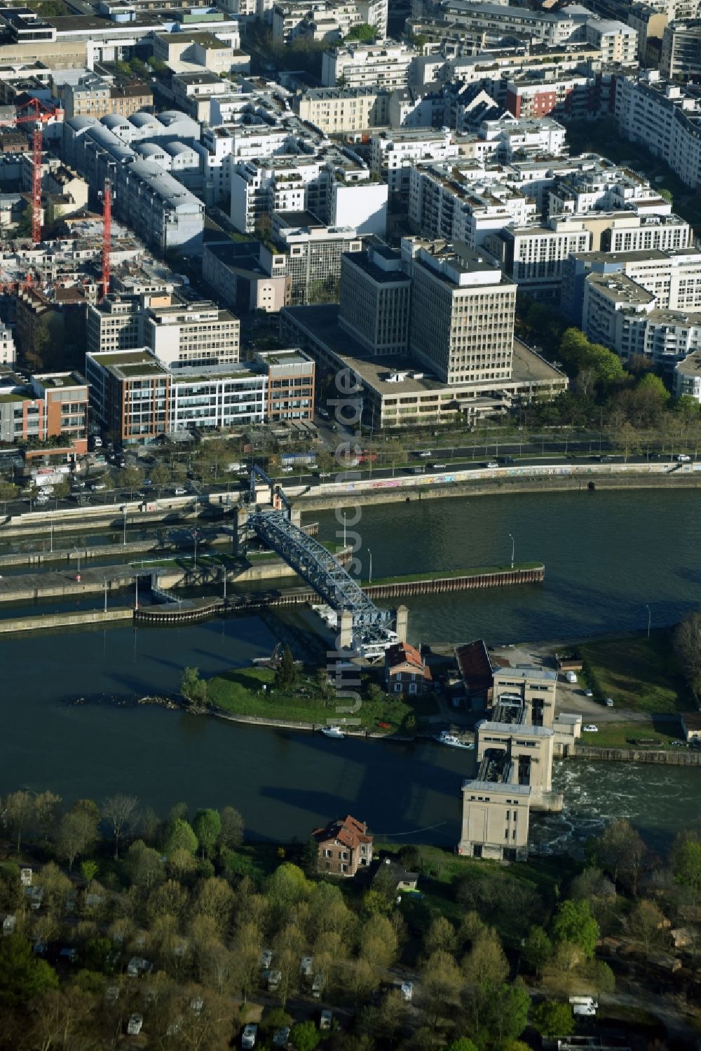 Luftbild Paris Schiffshebewerk Und Schleusenanlagen Im Bereich Der Insel Ile De Puteaux Im Fluss Senne In