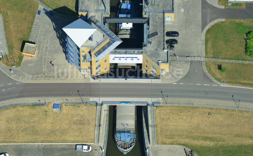 Luftbild Magdeburg - Schiffshebewerk und Schleusenanlagen am Ufer der Wasserstraße des Abstiegskanal Rothensee in Magdeburg im Bundesland Sachsen-Anhalt