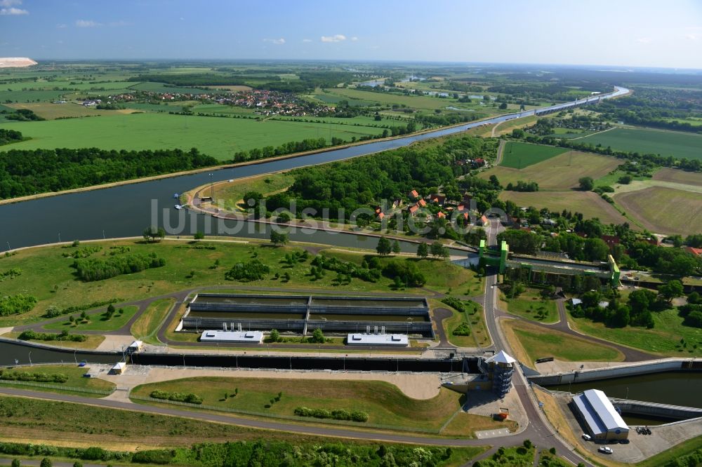 Luftbild Magdeburg - Schiffshebewerk und Schleusenanlagen am Ufer der Wasserstraße des Abstiegskanal Rothensee in Magdeburg im Bundesland Sachsen-Anhalt