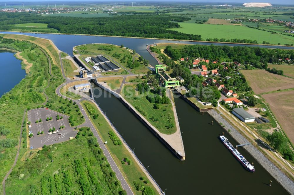 Luftaufnahme Magdeburg - Schiffshebewerk und Schleusenanlagen am Ufer der Wasserstraße des Abstiegskanal Rothensee in Magdeburg im Bundesland Sachsen-Anhalt