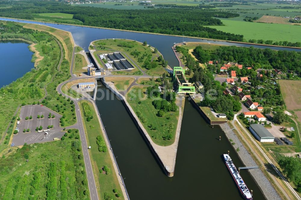 Magdeburg von oben - Schiffshebewerk und Schleusenanlagen am Ufer der Wasserstraße des Abstiegskanal Rothensee in Magdeburg im Bundesland Sachsen-Anhalt