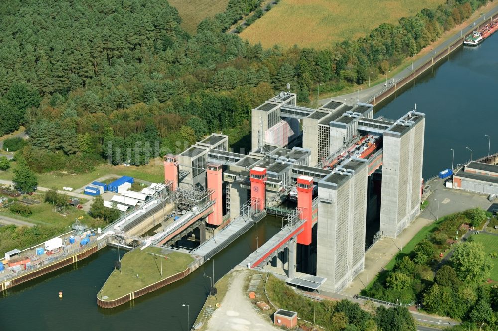 Luftbild Scharnebeck - Schiffshebewerk und Schleusenanlagen am Ufer der Wasserstraße des Elbe-Seitenkanal in Scharnebeck im Bundesland Niedersachsen, Deutschland