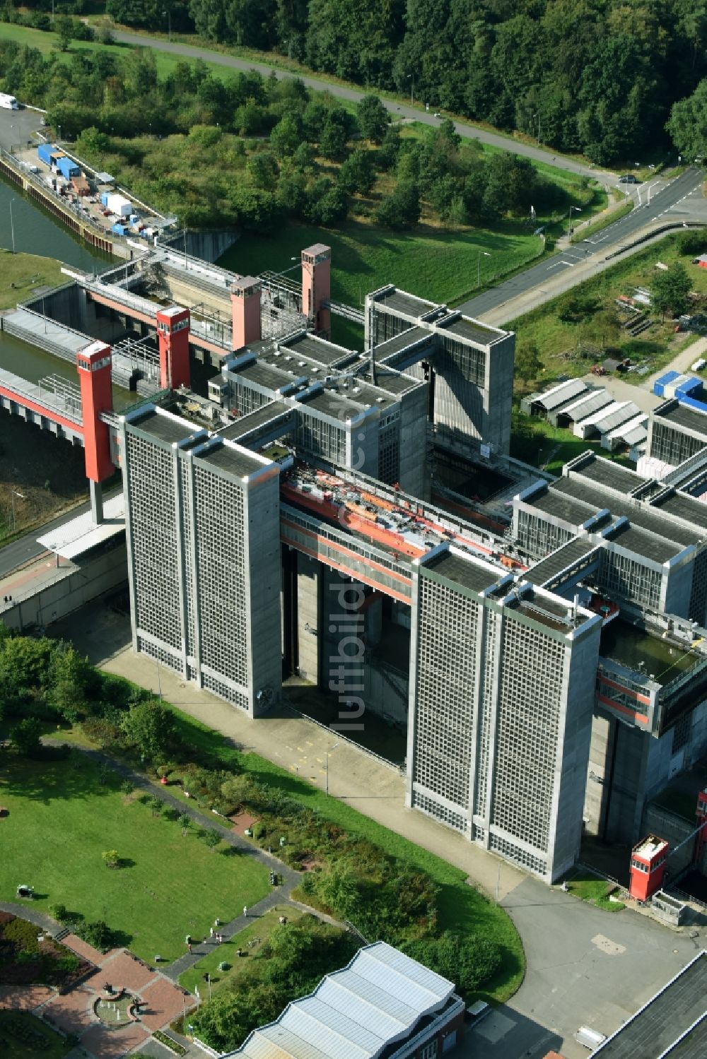 Luftbild Scharnebeck - Schiffshebewerk und Schleusenanlagen am Ufer der Wasserstraße des Elbe-Seitenkanal in Scharnebeck im Bundesland Niedersachsen, Deutschland