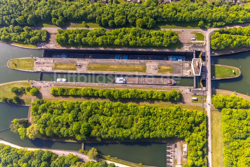 Herne von oben - Schiffshebewerk und Schleusenanlagen am Ufer der Wasserstraße des Rhein-Herne-Kanal der Schleuse HERNE-Ost in Herne im Bundesland Nordrhein-Westfalen, Deutschland