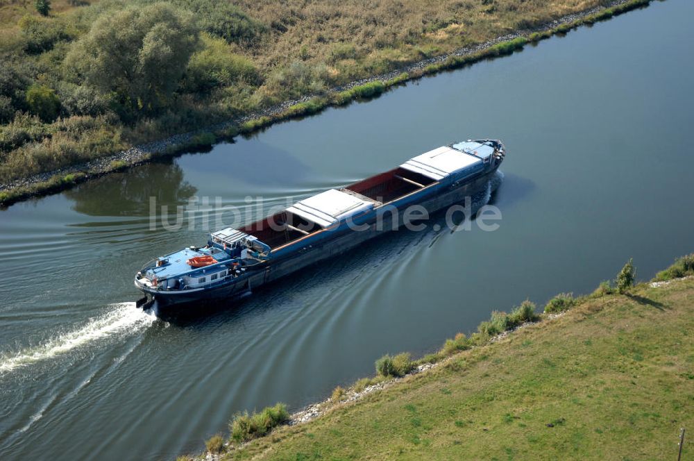 Luftbild Parchau - Schiffsverkehr auf dem Elbe-Havel-Kanal bei Parchau