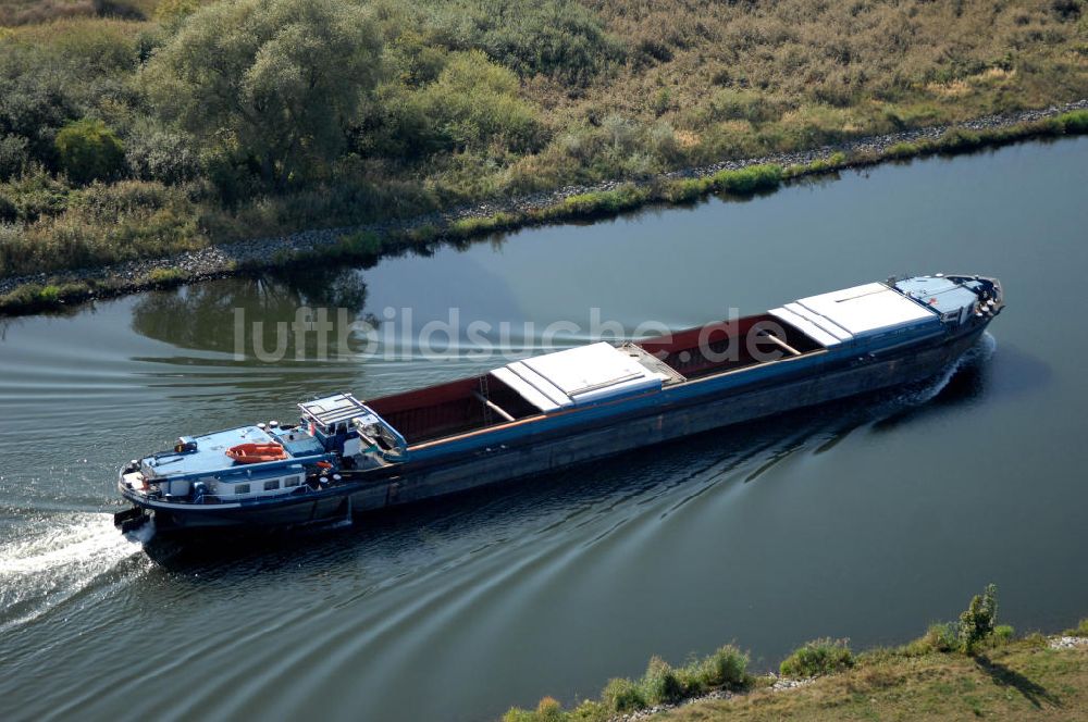 Luftaufnahme Parchau - Schiffsverkehr auf dem Elbe-Havel-Kanal bei Parchau